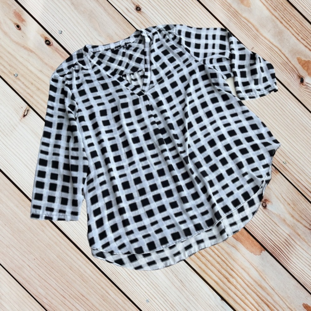 A.N.A. 3X black & white split neck blouse